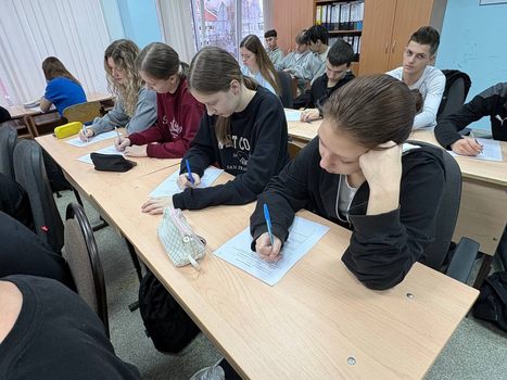 �������