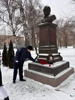 �������