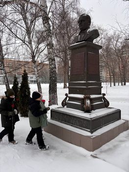 �������